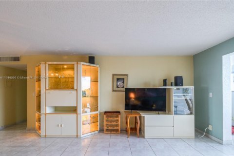 Condominio en venta en Dania Beach, Florida, 2 dormitorios, 110.55 m2 № 1859336 - foto 10