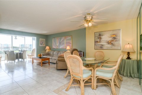 Condominio en venta en Dania Beach, Florida, 2 dormitorios, 110.55 m2 № 1859336 - foto 11