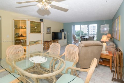 Condominio en venta en Dania Beach, Florida, 2 dormitorios, 110.55 m2 № 1859336 - foto 13