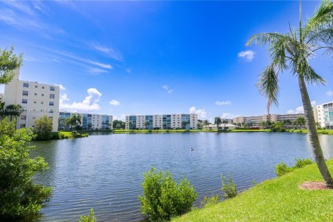 Condominio en venta en Dania Beach, Florida, 2 dormitorios, 110.55 m2 № 1859336 - foto 1