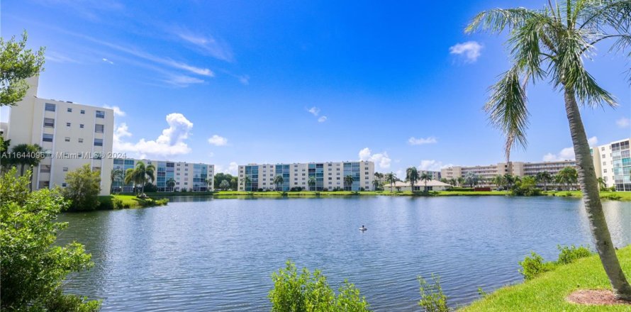 Condominio en Dania Beach, Florida, 2 dormitorios  № 1859336
