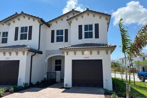 Adosado en alquiler en Miami, Florida, 3 dormitorios, 123.65 m2 № 1986622 - foto 1