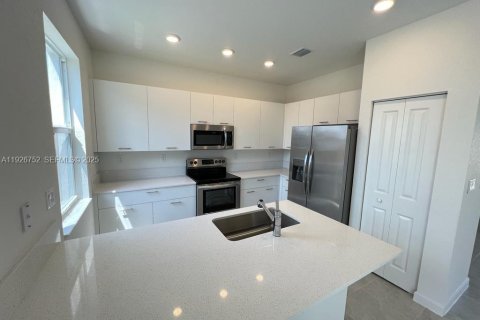 Adosado en alquiler en Miami, Florida, 3 dormitorios, 123.65 m2 № 1986622 - foto 4