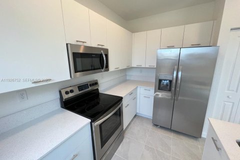 Adosado en alquiler en Miami, Florida, 3 dormitorios, 123.65 m2 № 1986622 - foto 6