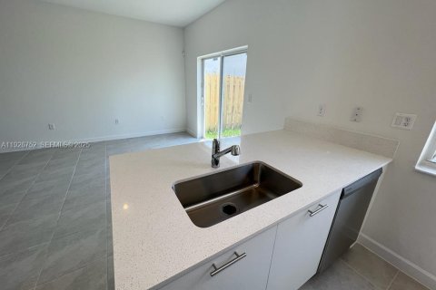 Adosado en alquiler en Miami, Florida, 3 dormitorios, 123.65 m2 № 1986622 - foto 7