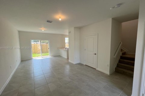 Adosado en alquiler en Miami, Florida, 3 dormitorios, 123.65 m2 № 1986622 - foto 2