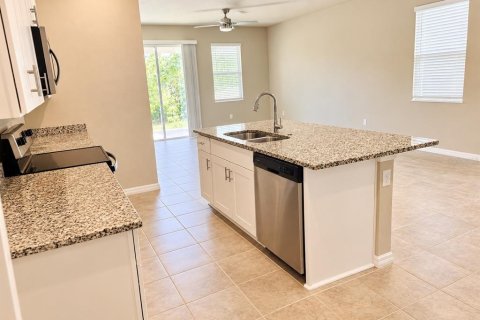 Villa ou maison à louer à Minneola, Floride: 4 chambres, 209.59 m2 № 2431709 - photo 11