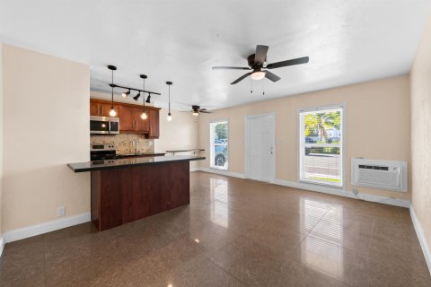 Immobilier commercial à vendre à Lauderdale-by-the-Sea, Floride: 181.53 m2 № 2390263 - photo 23