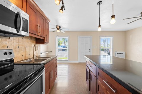 Immobilier commercial à vendre à Lauderdale-by-the-Sea, Floride: 181.53 m2 № 2390263 - photo 18