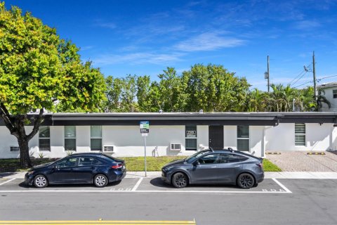 Immobilier commercial à vendre à Lauderdale-by-the-Sea, Floride: 181.53 m2 № 2390263 - photo 2