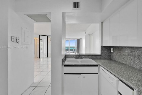 Купить кондоминиум в Майами-Бич, Флорида 2 спальни, 109.62м2, № 2058075 - фото 22