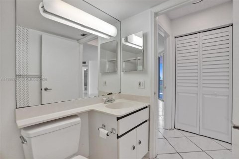 Купить кондоминиум в Майами-Бич, Флорида 2 спальни, 109.62м2, № 2058075 - фото 28