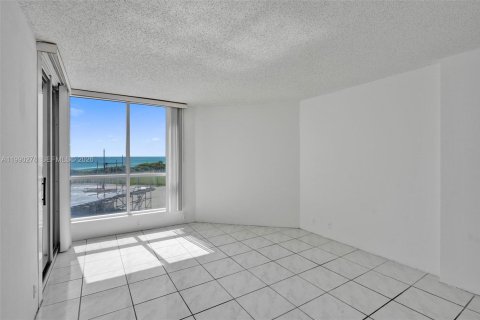 Купить кондоминиум в Майами-Бич, Флорида 2 спальни, 109.62м2, № 2058075 - фото 25