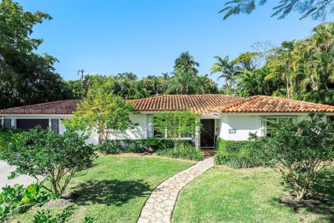 House in Miami Shores, Florida 3 bedrooms, 217.11 sq.m. № 1712419 - photo 17