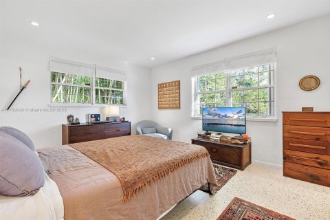 House in Miami Shores, Florida 3 bedrooms, 217.11 sq.m. № 1712419 - photo 6