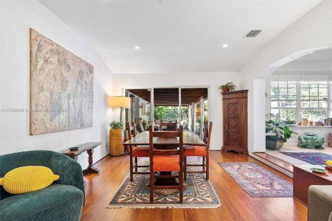 House in Miami Shores, Florida 3 bedrooms, 217.11 sq.m. № 1712419 - photo 7