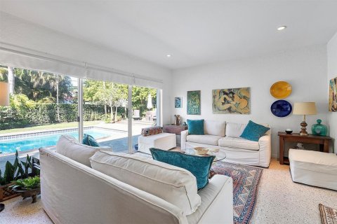 House in Miami Shores, Florida 3 bedrooms, 217.11 sq.m. № 1712419 - photo 14