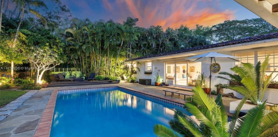 House in Miami Shores, Florida 3 bedrooms, 217.11 sq.m. № 1712419