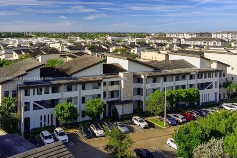 Купить кондоминиум в Дорал, Флорида 2 спальни, 105.44м2, № 2013312 - фото 1