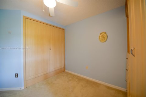 Townhouse in Aventura, Florida 3 bedrooms, 137.59 sq.m. № 2012757 - photo 25