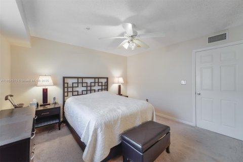 Townhouse in Aventura, Florida 3 bedrooms, 137.59 sq.m. № 2012757 - photo 14