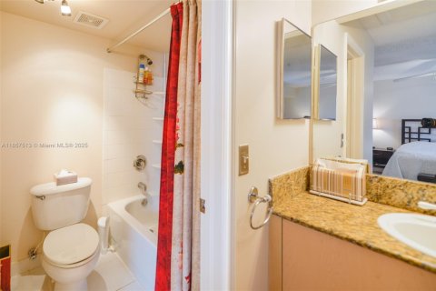 Townhouse in Aventura, Florida 3 bedrooms, 137.59 sq.m. № 2012757 - photo 17