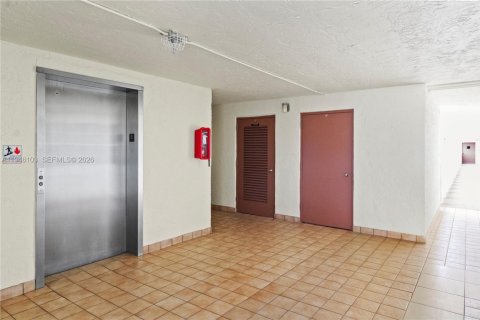 Condominio en venta en Dania Beach, Florida, 2 dormitorios, 110.55 m2 № 2006441 - foto 30