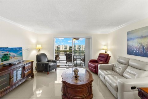 Condominio en venta en Dania Beach, Florida, 2 dormitorios, 110.55 m2 № 2006441 - foto 8