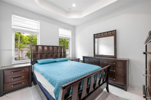 House in Miami, Florida 4 bedrooms, 264.03 sq.m. № 2189589 - photo 15