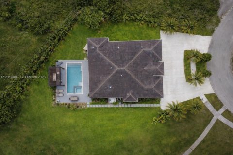 House in Miami, Florida 4 bedrooms, 264.03 sq.m. № 2189589 - photo 25
