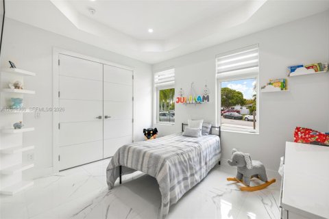 House in Miami, Florida 4 bedrooms, 264.03 sq.m. № 2189589 - photo 12