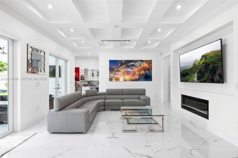 House in Miami, Florida 4 bedrooms, 264.03 sq.m. № 2189589 - photo 8