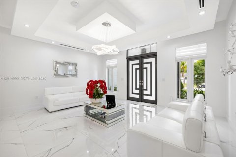 House in Miami, Florida 4 bedrooms, 264.03 sq.m. № 2189589 - photo 30