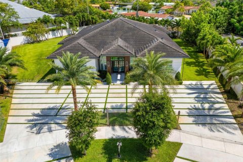 House in Miami, Florida 4 bedrooms, 264.03 sq.m. № 2189589 - photo 23