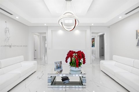 House in Miami, Florida 4 bedrooms, 264.03 sq.m. № 2189589 - photo 29