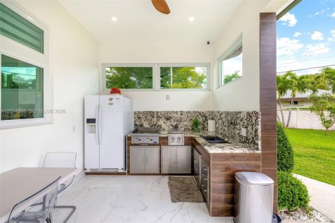 House in Miami, Florida 4 bedrooms, 264.03 sq.m. № 2189589 - photo 21
