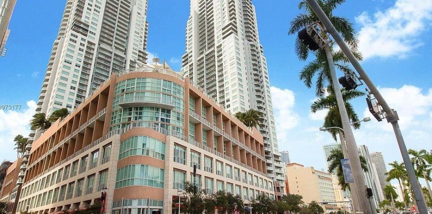 Condominio en Miami, Florida, 1 dormitorio  № 927623