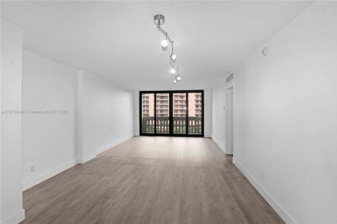 Condominio en venta en Coral Gables, Florida, 1 dormitorio, 84.54 m2 № 1978102 - foto 1