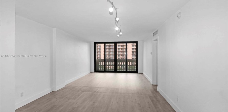 Condominio en Coral Gables, Florida, 1 dormitorio  № 1978102