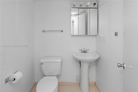 Condominio en venta en Coral Gables, Florida, 1 dormitorio, 84.54 m2 № 1978102 - foto 12