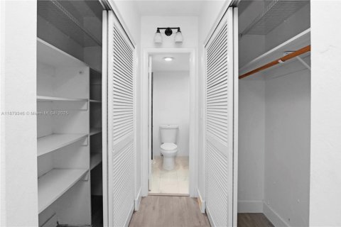 Condominio en venta en Coral Gables, Florida, 1 dormitorio, 84.54 m2 № 1978102 - foto 9