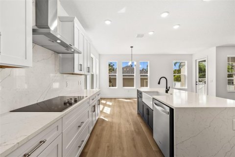 Casa en venta en Saint Petersburg, Florida, 4 dormitorios, 275.27 m2 № 2200864 - foto 5