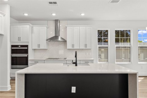Casa en venta en Saint Petersburg, Florida, 4 dormitorios, 275.27 m2 № 2200864 - foto 4