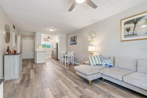Condo in Venice, Florida, 2 bedrooms  № 1650670 - photo 21