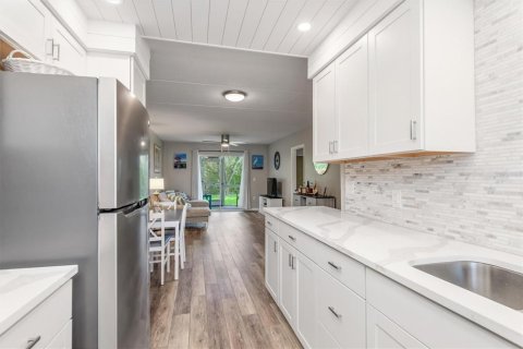 Condo in Venice, Florida, 2 bedrooms  № 1650670 - photo 25