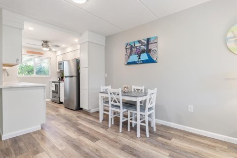 Condo in Venice, Florida, 2 bedrooms  № 1650670 - photo 23