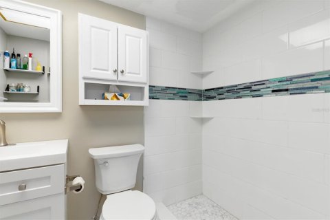 Condo in Venice, Florida, 2 bedrooms  № 1650670 - photo 9
