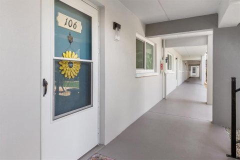 Condo in Venice, Florida, 2 bedrooms  № 1650670 - photo 1