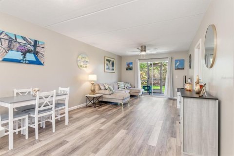 Condo in Venice, Florida, 2 bedrooms  № 1650670 - photo 6