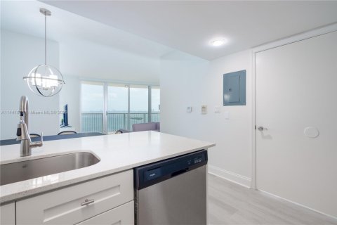 Copropriété à louer à Miami, Floride: 2 chambres, 97.36 m2 № 1984994 - photo 24